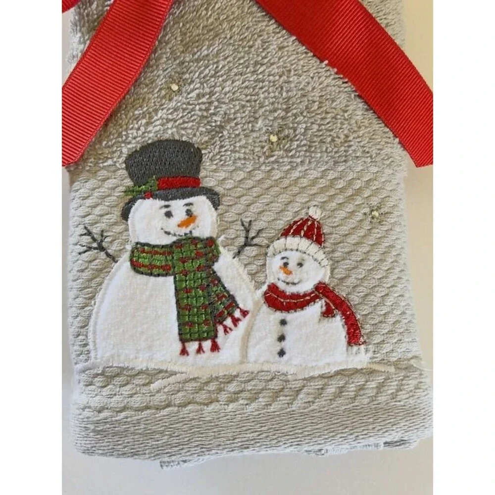 Christmas Snowman Fingertip Towels Set of 2 Gray Embroidered Guest Bathroom
